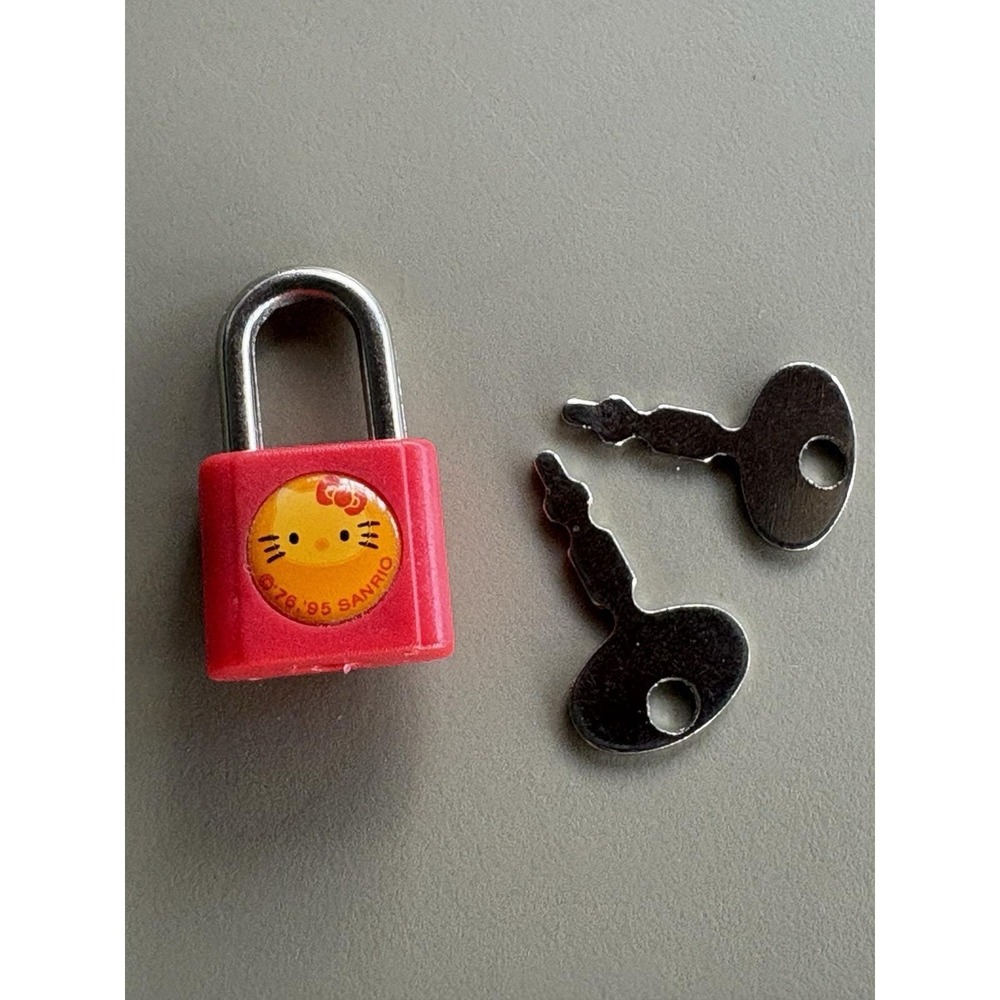 Sanrio Hello Kitty Mini Mascot Lock Red‎ Vintage 1988/1996 W/ Keys